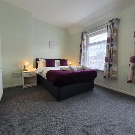 2 Bed House, Contractors & Holiday Guests Welcomed Dowlais 외부 사진