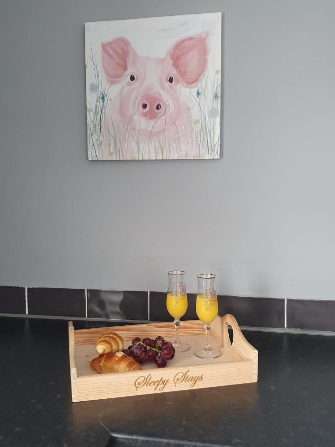 2 Bed House, Contractors & Holiday Guests Welcomed Dowlais 외부 사진
