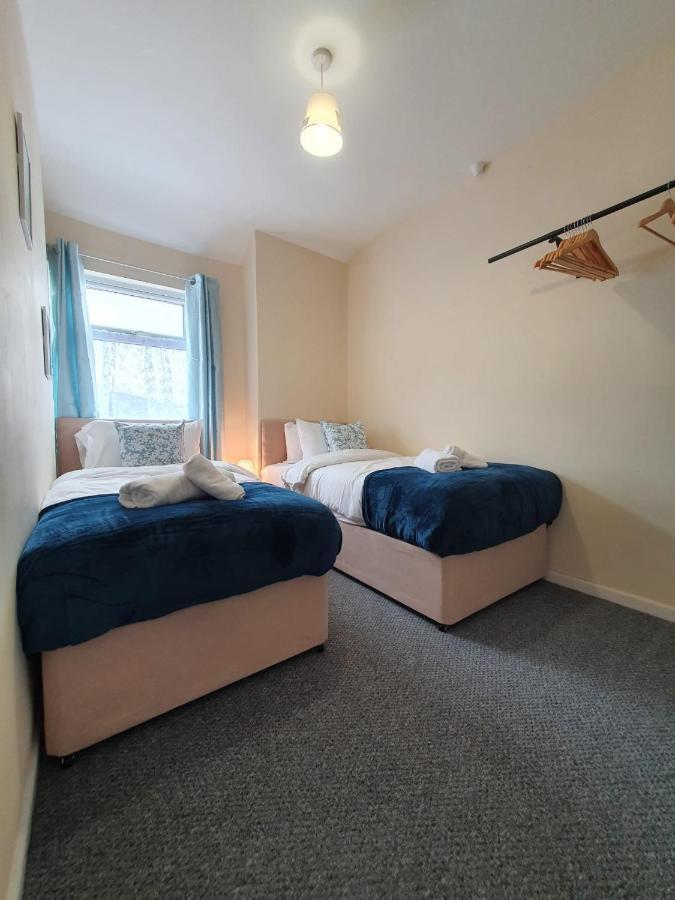 2 Bed House, Contractors & Holiday Guests Welcomed Dowlais 외부 사진