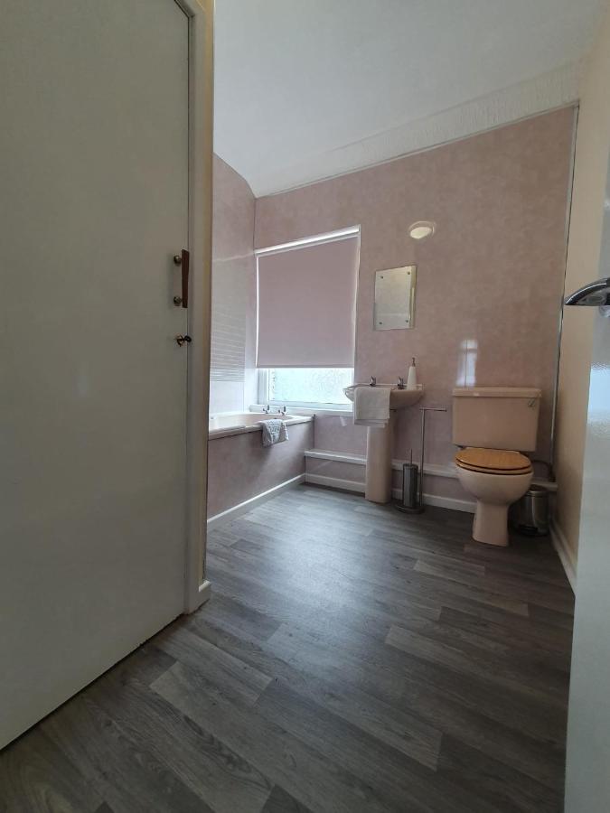 2 Bed House, Contractors & Holiday Guests Welcomed Dowlais 외부 사진